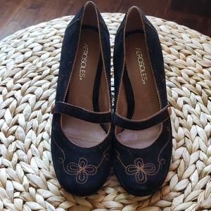 NWOB Aerosoles Black Suede Wedges